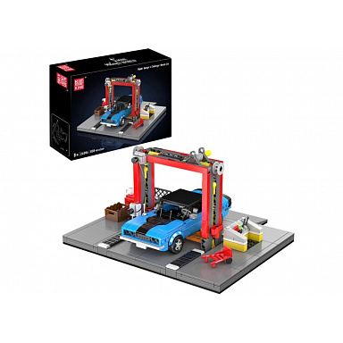 Mould King 24086 Autodílna s autem Dodge Challenger